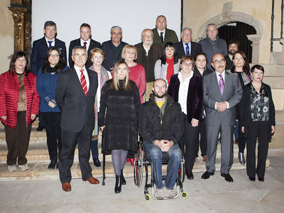 Foto de los participantes en el acto, en la Colegiata de San Juan Bautista de Gijón