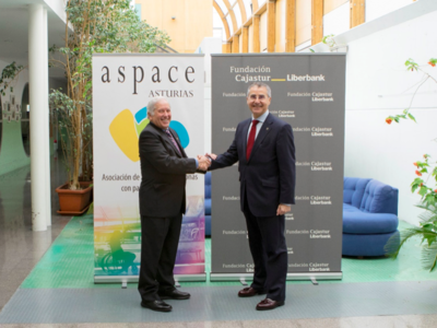 Foto de la firma del convenio entre Aspace y la Fundación Cajastur