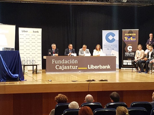 Foto del acto de entrega de los Premios Virtus celebrado en la Casa de la Cultura de Mieres