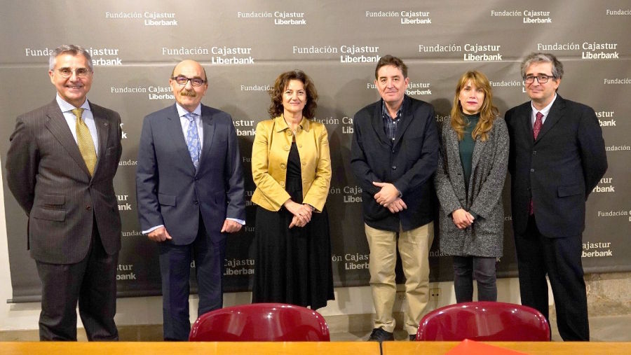 Los representantes del Instituto Cervantes junto a los representantes de la Fundación Cajastur
